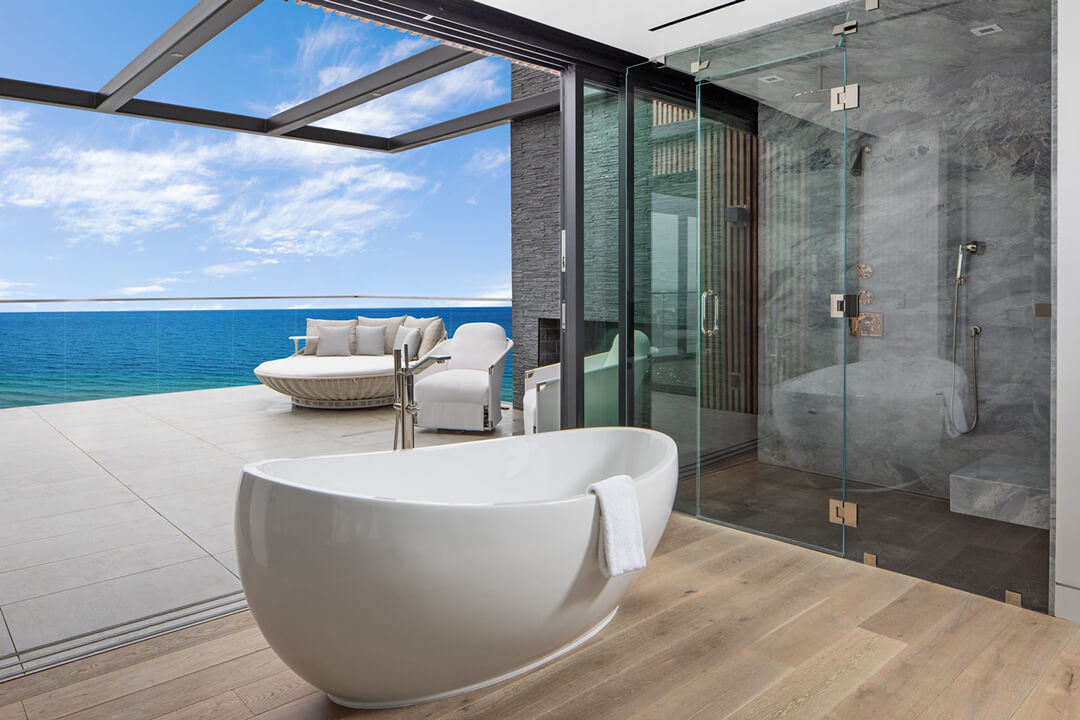 Hydro Systems white bathtub
