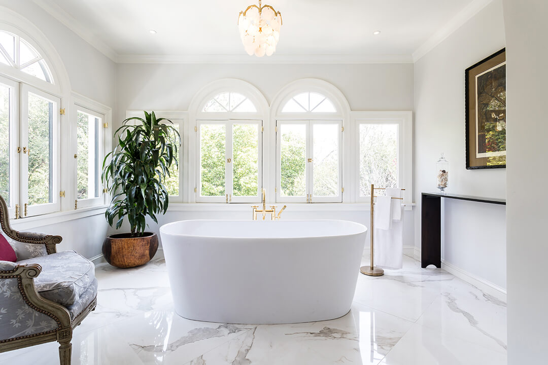 Hydro Systems white bathtub