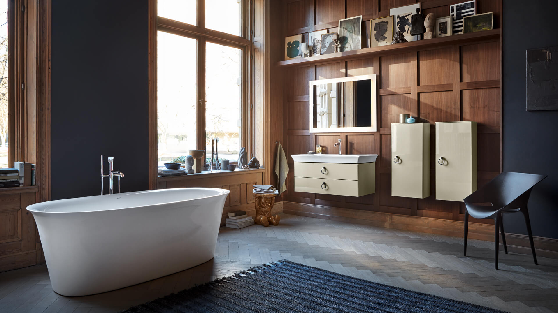 A warm and sophisticated bathroom with products from Duravit's White Tulip collection