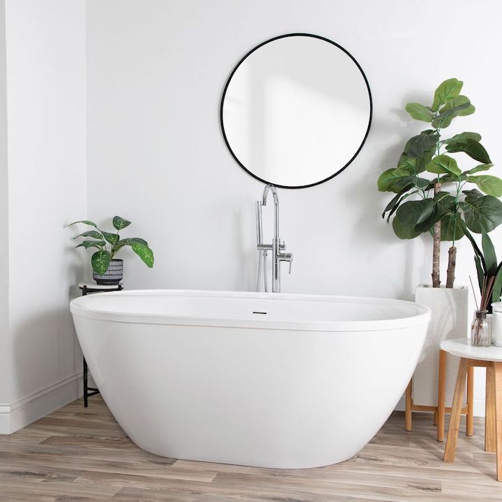 Maidstone white bathtub