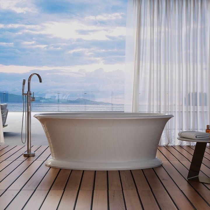 Maidstone outdoor white bathtub