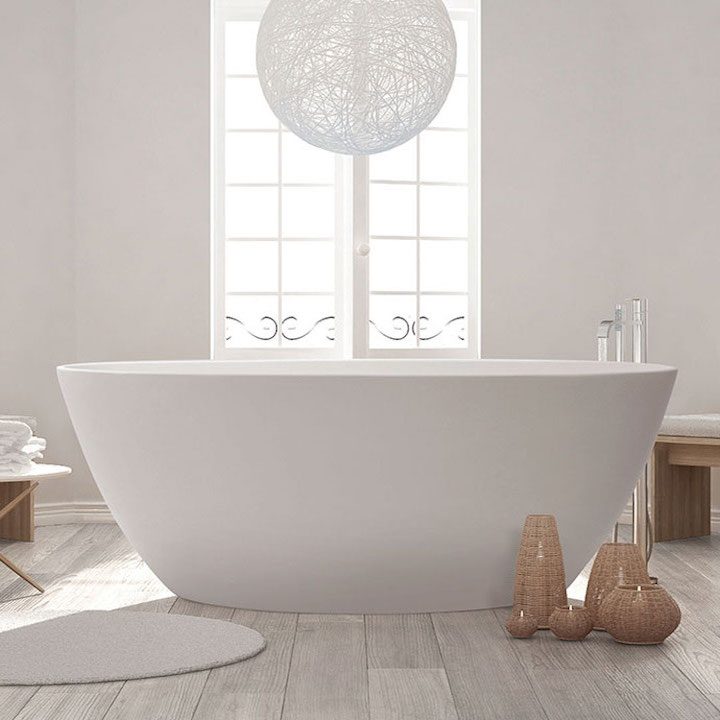 Maidstone white bathtub